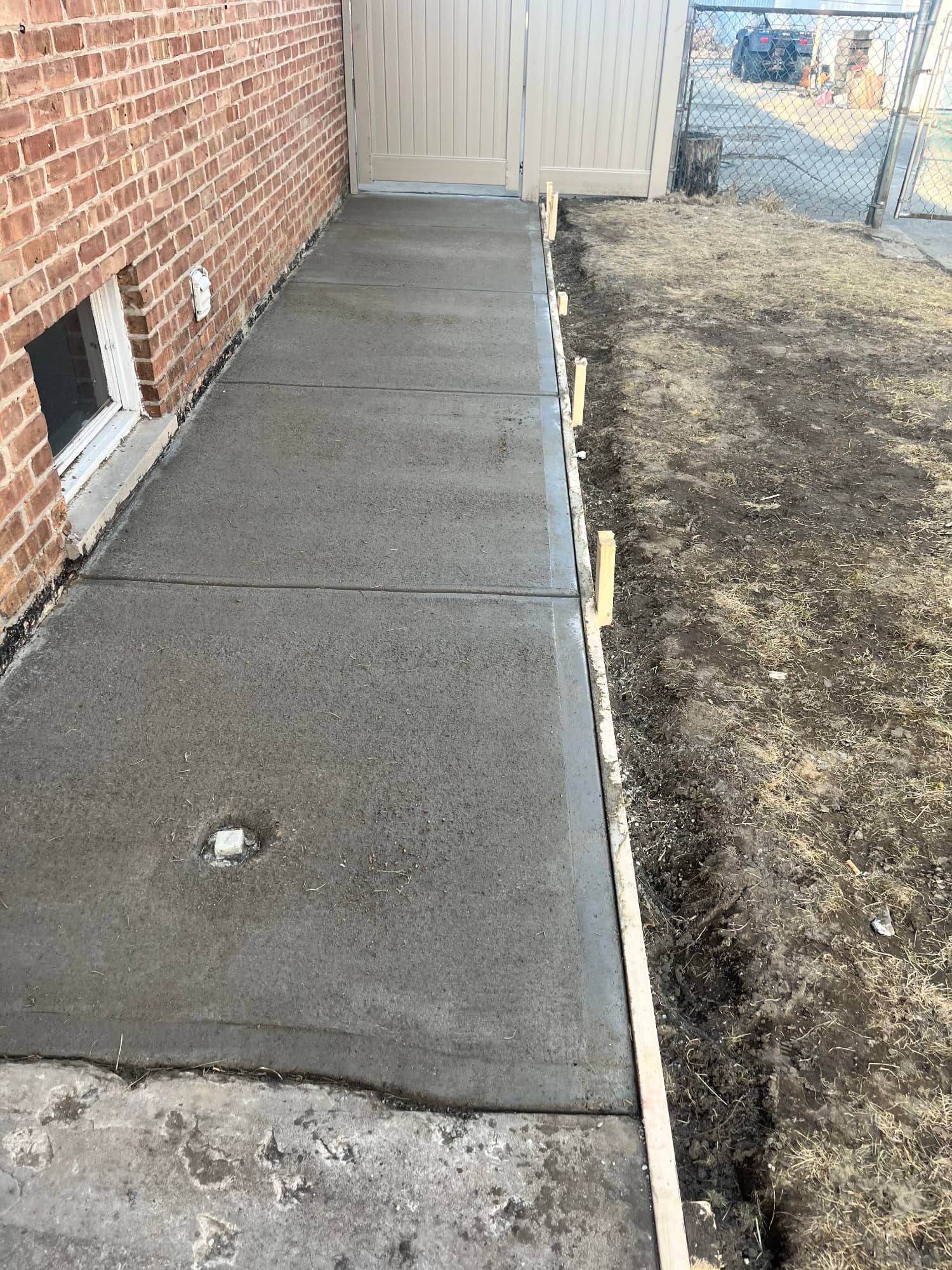 new concrete sidewalk